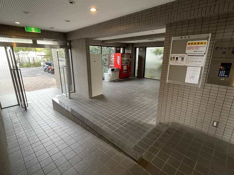 グリーンロード山手の共用部写真4番目